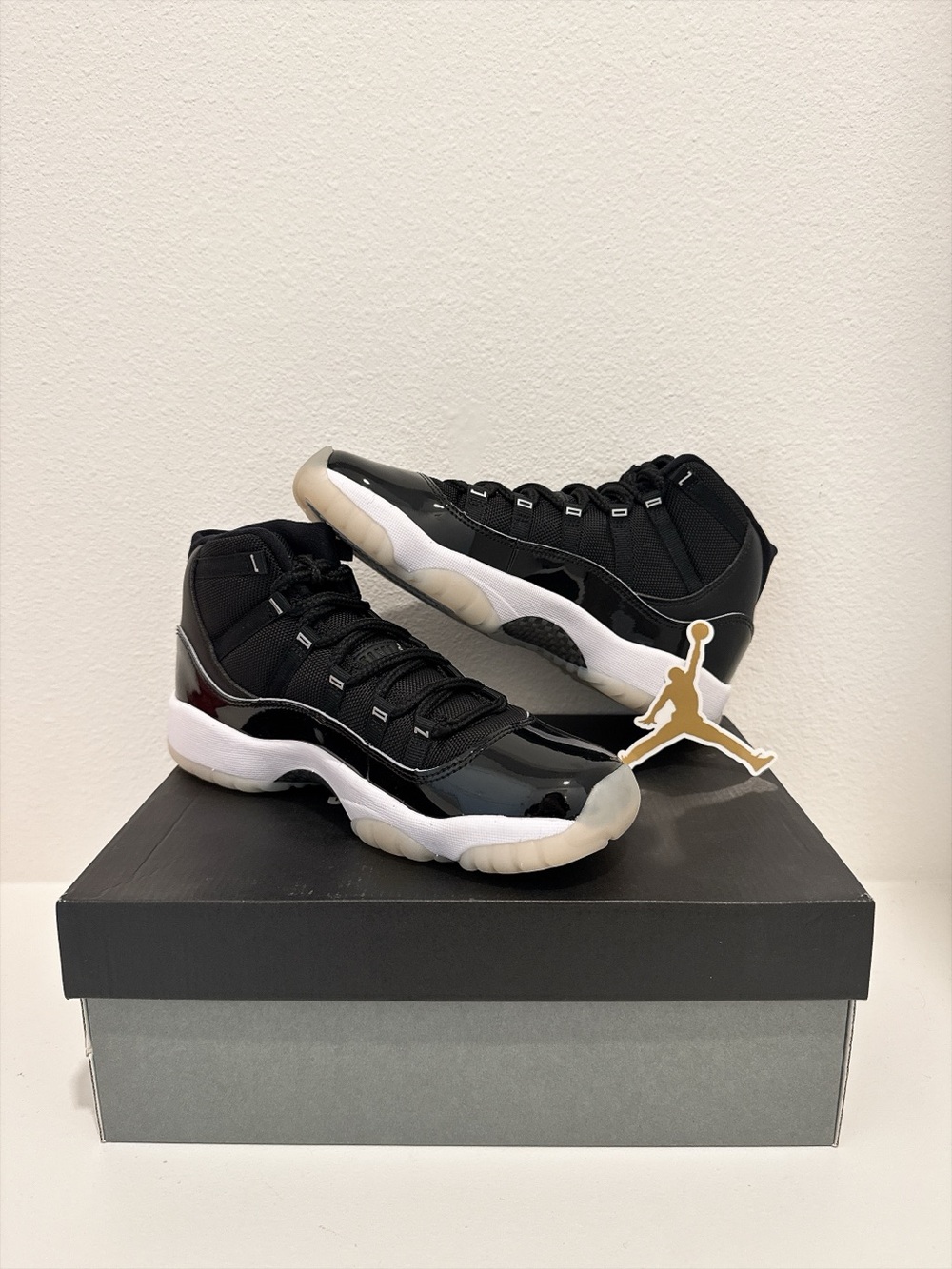 Air Jordan 11 Retro GS Jubilee 7Y / Women’s 8.5 New With Box